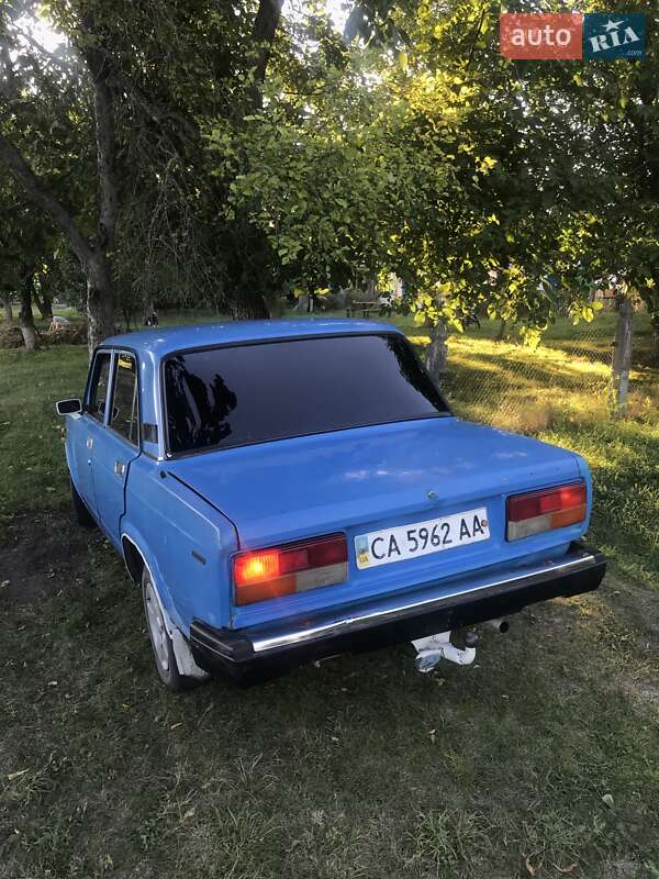 Седан ВАЗ 2107 2004 в 