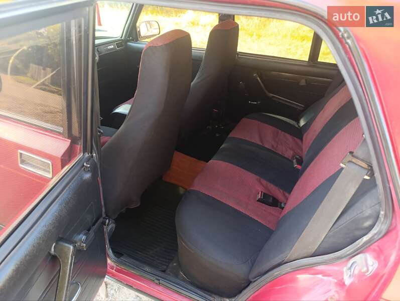 Седан ВАЗ / Lada 2107 1996 в Глыбокой