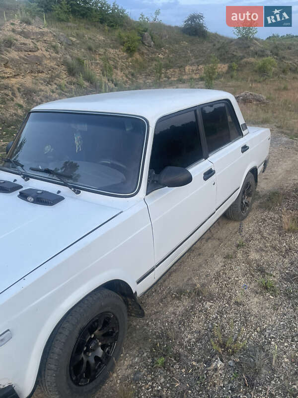 Седан ВАЗ / Lada 2107 1997 в Шаргороде