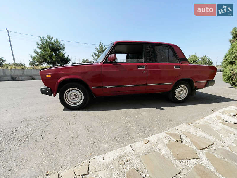 Седан ВАЗ / Lada 2107 2003 в Одессе