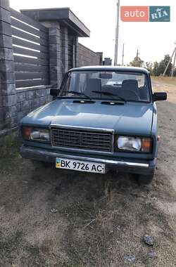 Седан ВАЗ 2107 2005 в Сарнах