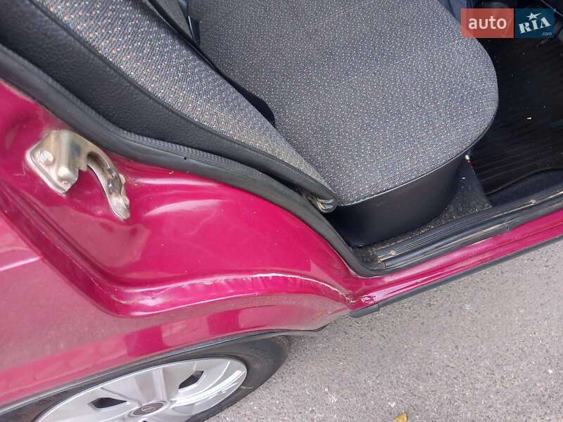 Седан ВАЗ / Lada 2107 2003 в Сторожинце фото 8 Седан ВАЗ / Lada 2107 2003 в Сторожинце