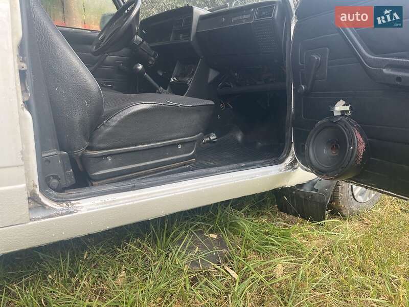 Седан ВАЗ / Lada 2107 2001 в Нежине