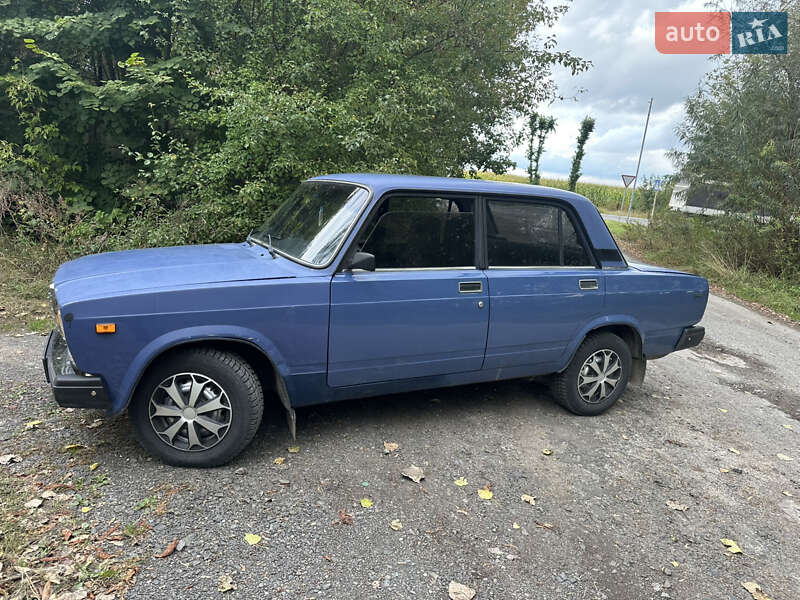 Седан ВАЗ 2107 2003 в  фото Седан ВАЗ 2107 2003 в