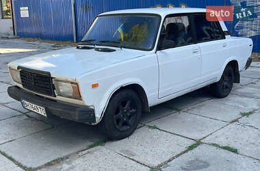 Седан ВАЗ 2107 2004 в 