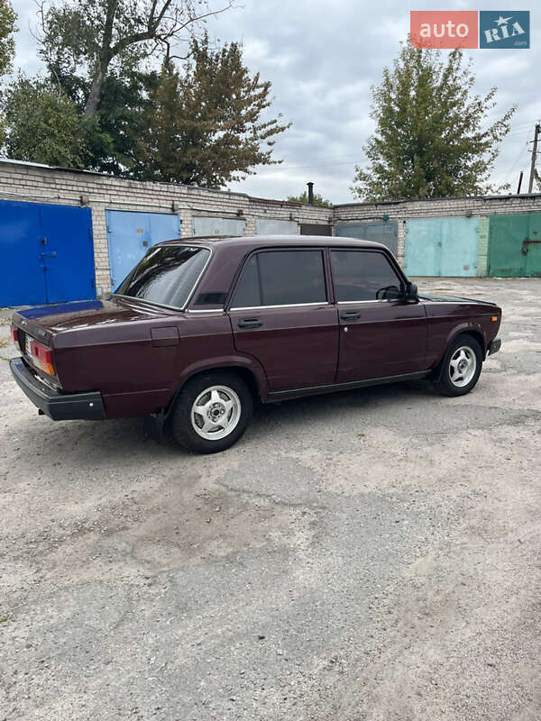 Седан ВАЗ / Lada 2107 2005 в Кременчуге
