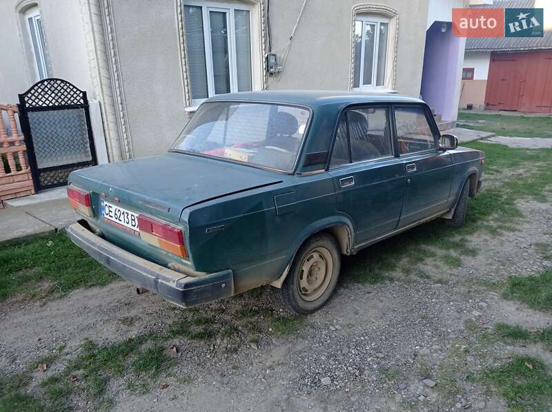 Седан ВАЗ / Lada 2107 2004 в Черновцах