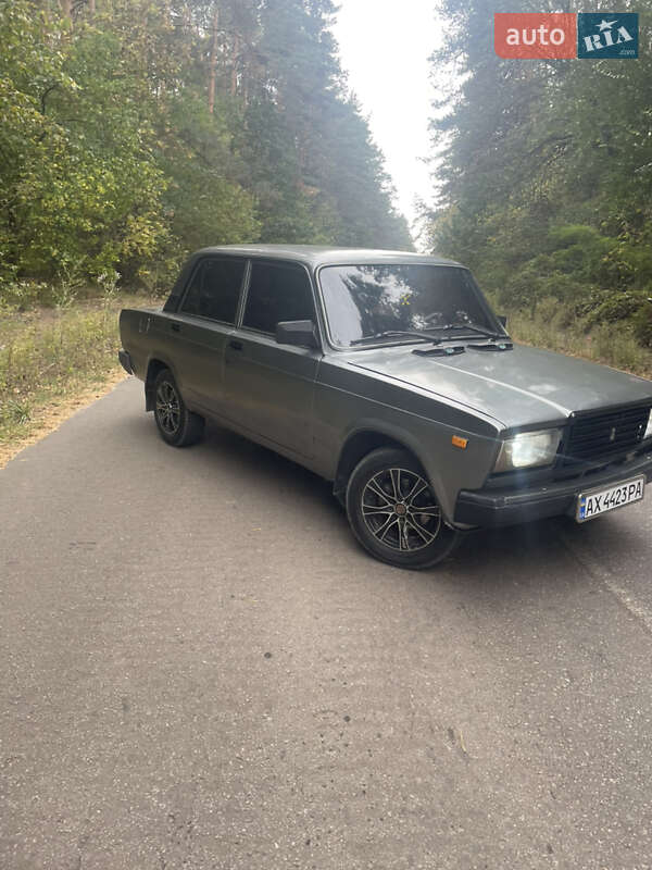 Седан ВАЗ / Lada 2107 2006 в Краснограді