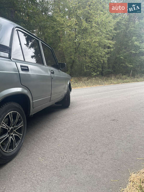 Седан ВАЗ / Lada 2107 2006 в Краснограді