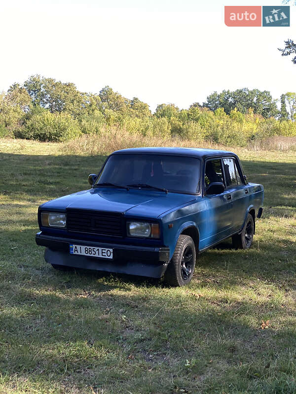 Седан ВАЗ 2107 2004 в 