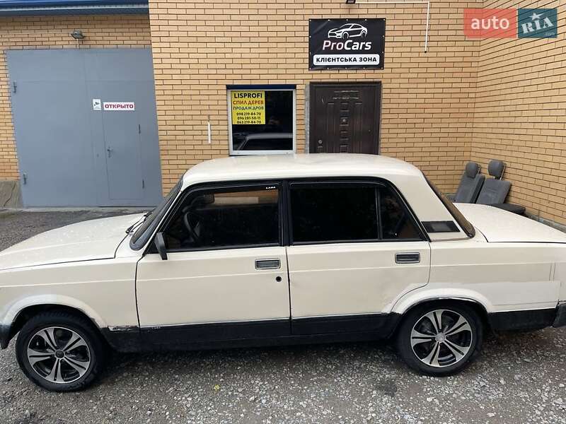 Седан ВАЗ / Lada 2107 1994 в Синельниково