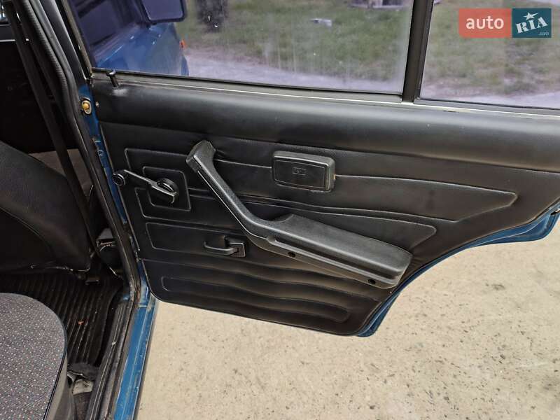 Седан ВАЗ / Lada 2107 2002 в Нетешине