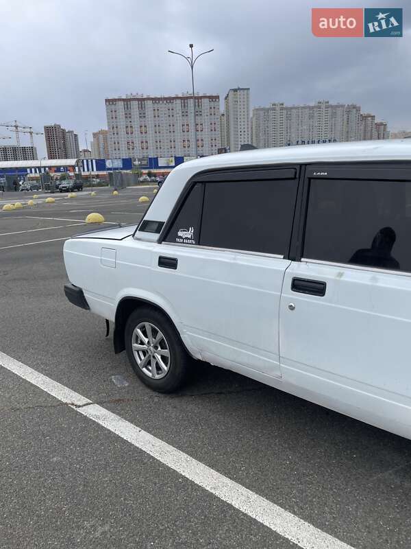 Седан ВАЗ / Lada 2107 1991 в Киеве