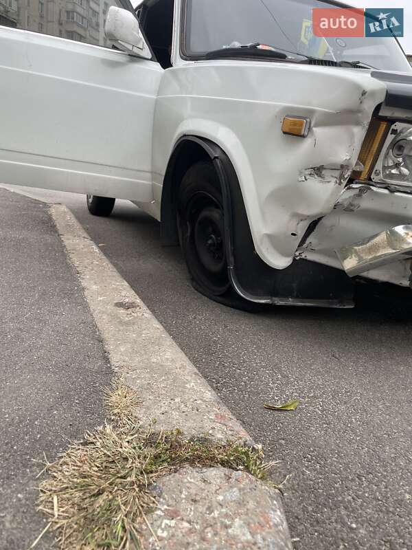 Седан ВАЗ / Lada 2107 1991 в Киеве