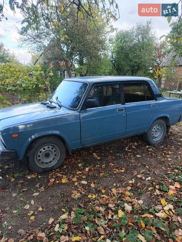 Седан ВАЗ / Lada 2107 2004 в Сумах