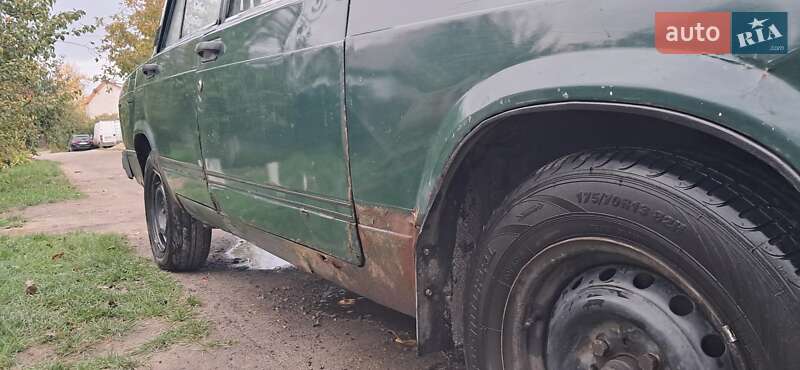 Седан ВАЗ / Lada 2107 1996 в Днепре