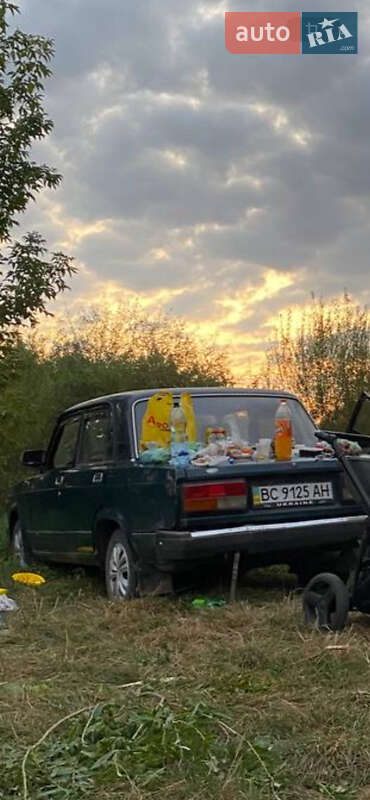 Седан ВАЗ / Lada 2107 2004 в Нововолынске