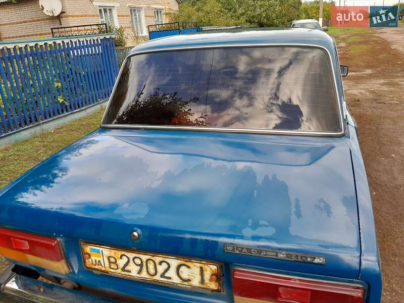 Седан ВАЗ / Lada 2107 1991 в Ромнах