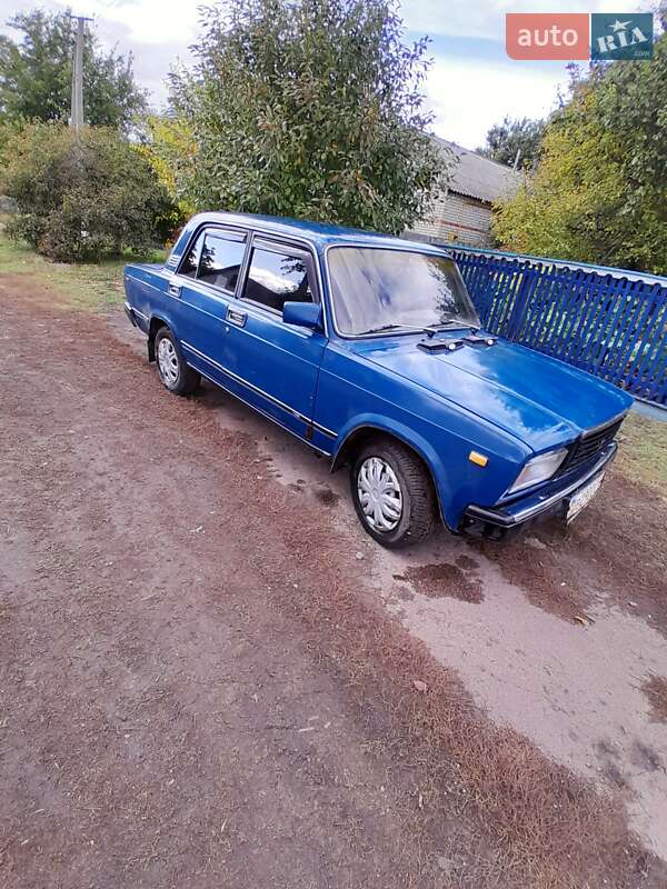 Седан ВАЗ / Lada 2107 1991 в Ромнах