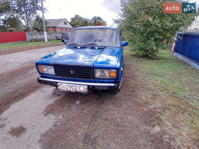 Седан ВАЗ / Lada 2107 1991 в Ромнах