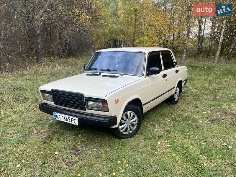Седан ВАЗ / Lada 2107 1996 в Чернигове