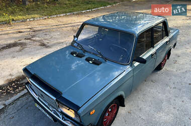 Седан ВАЗ 2107 2003 в  Седан ВАЗ 2107 2003 в