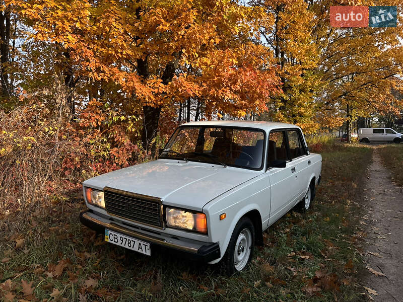 Седан ВАЗ / Lada 2107 2000 в Чернігові