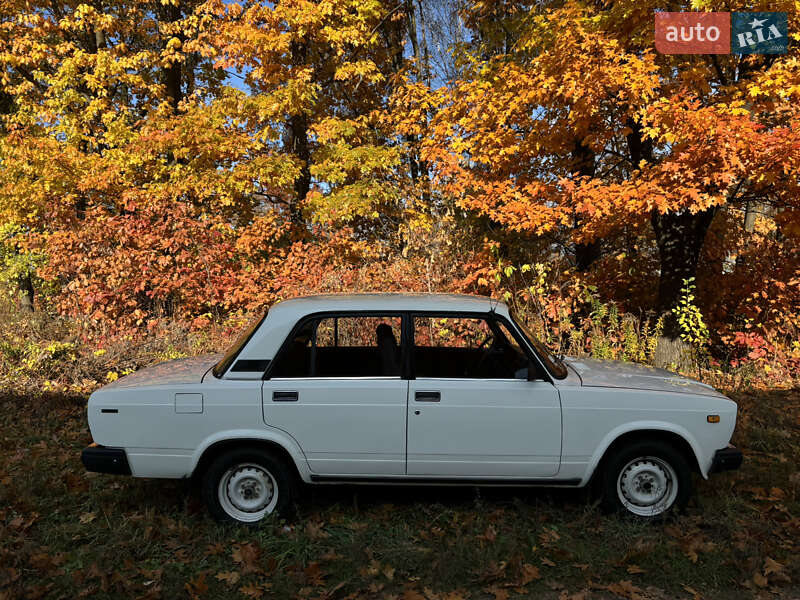 Седан ВАЗ / Lada 2107 2000 в Чернігові