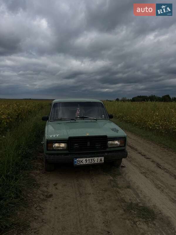 Седан ВАЗ / Lada 2107 1989 в Ровно