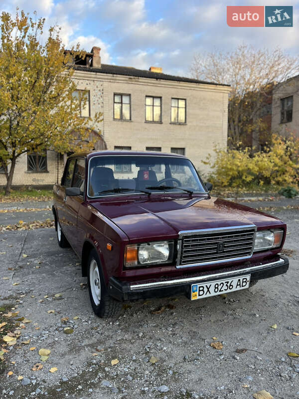 Седан ВАЗ / Lada 2107 2005 в Каменец-Подольском