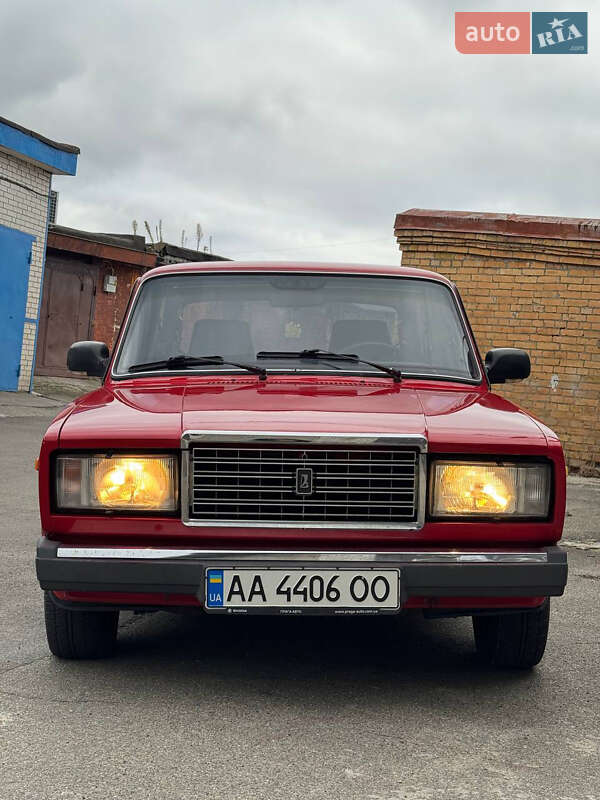 Седан ВАЗ / Lada 2107 1993 в Киеве