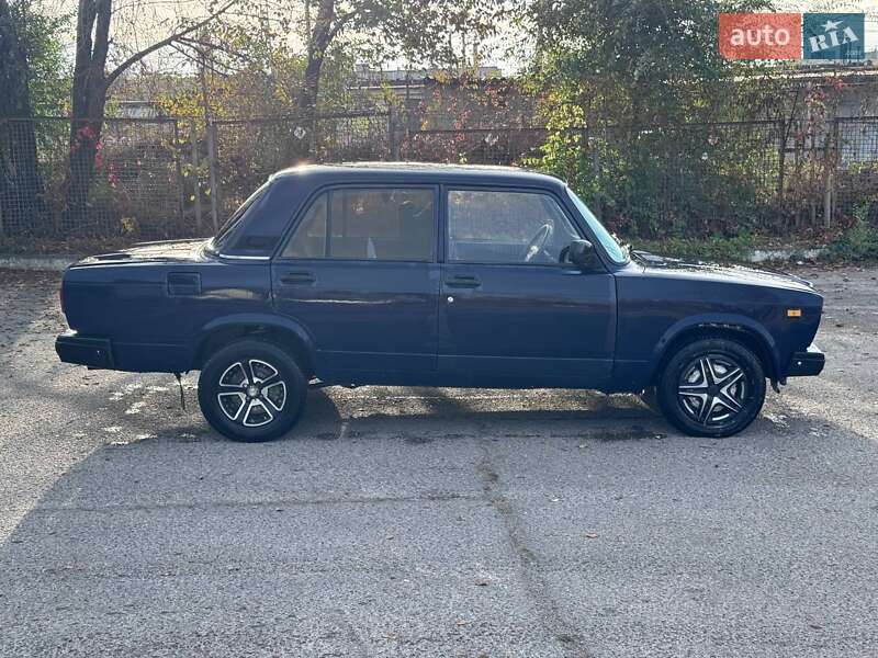 Седан ВАЗ / Lada 2107 2003 в Запорожье