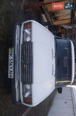 Седан ВАЗ 2107 2002 в Сарнах