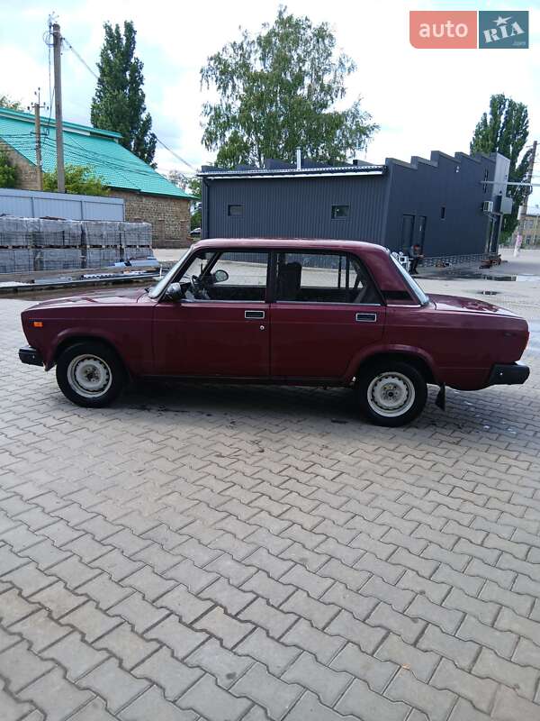Седан ВАЗ / Lada 2107 2001 в Днепре