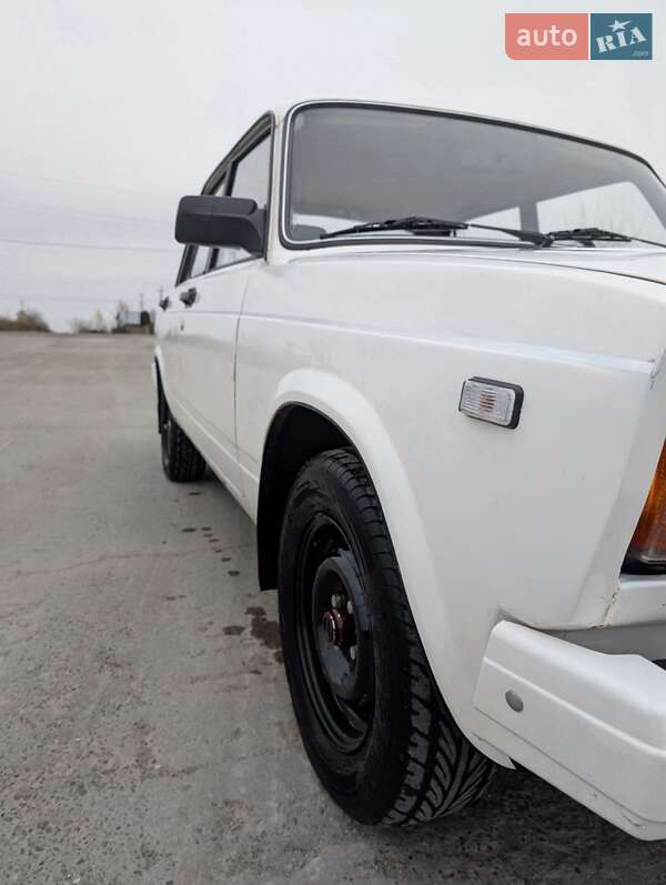 Седан ВАЗ / Lada 2107 1991 в Хотине фото 4 Седан ВАЗ / Lada 2107 1991 в Хотине