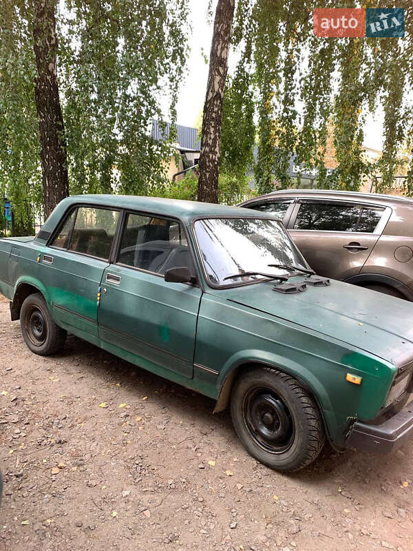Седан ВАЗ / Lada 2107 1996 в Черкасах