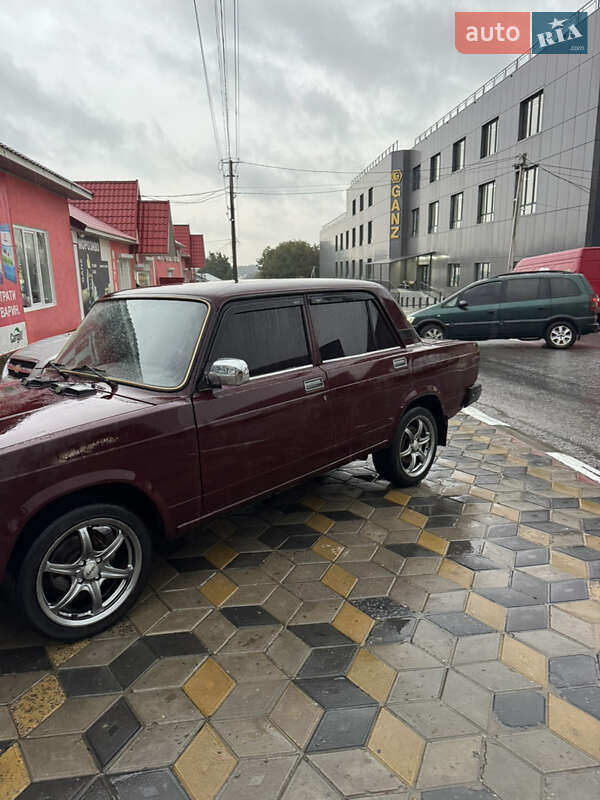 Седан ВАЗ / Lada 2107 2006 в Сокирянах