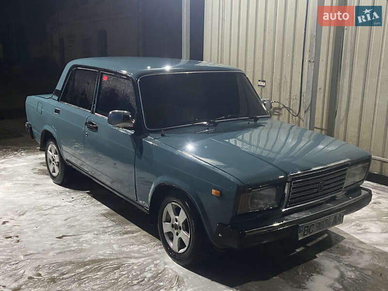 Седан ВАЗ / Lada 2107 2004 в Львове