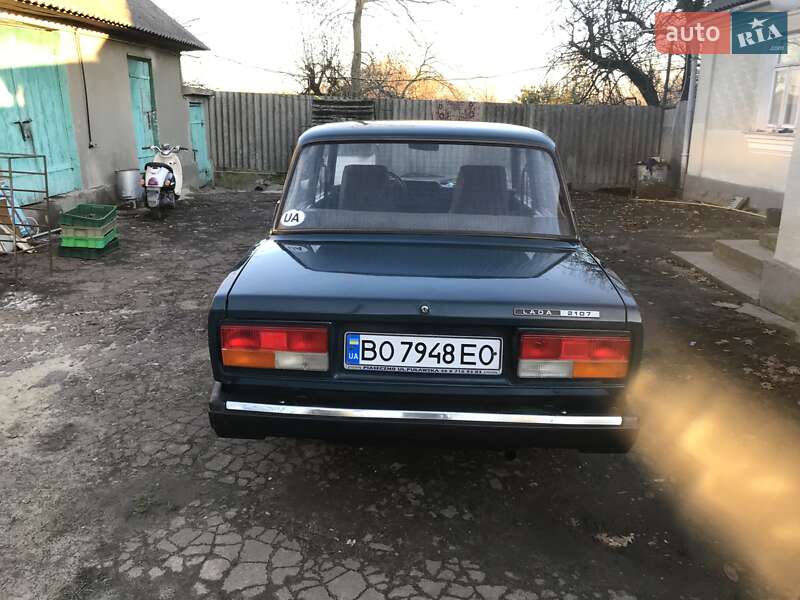 Седан ВАЗ / Lada 2107 2002 в Почаеве