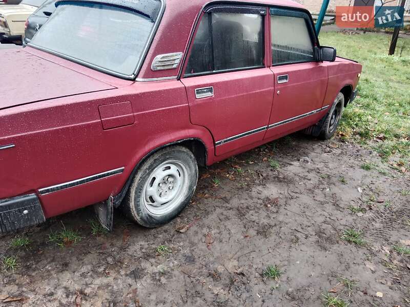 Седан ВАЗ / Lada 2107 2003 в Ромнах