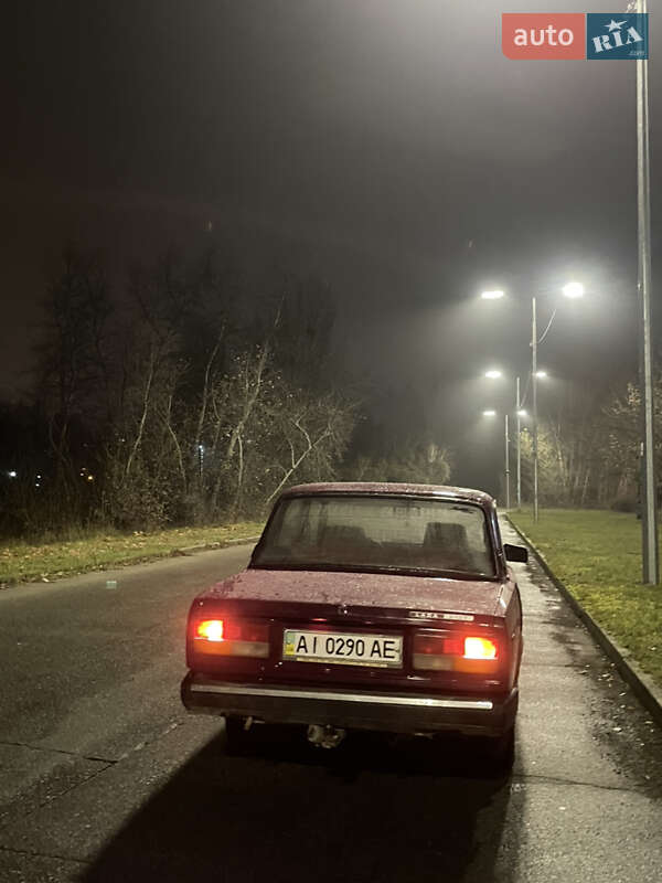 Седан ВАЗ / Lada 2107 1984 в Киеве