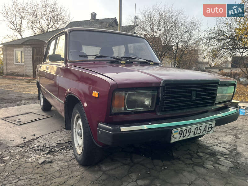 Седан ВАЗ / Lada 2107 2002 в Першотравенске