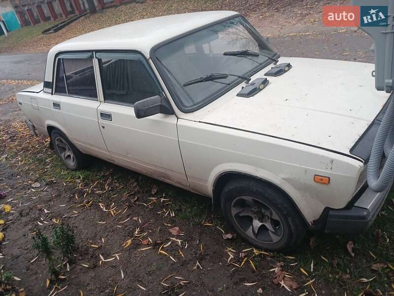 Седан ВАЗ / Lada 2107 1999 в Чугуеве фото 2 Седан ВАЗ / Lada 2107 1999 в Чугуеве
