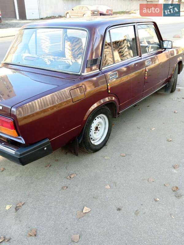 Седан ВАЗ / Lada 2107 2005 в Киеве