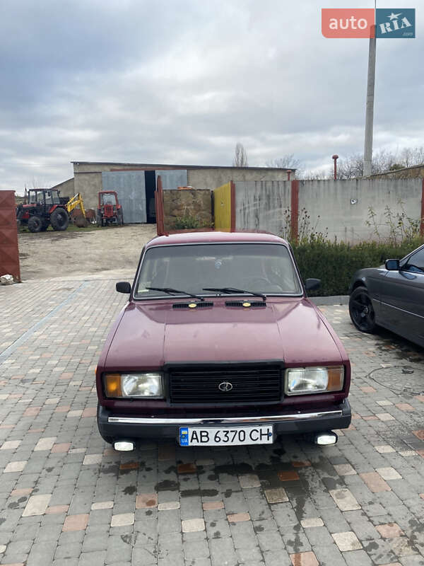 Седан ВАЗ / Lada 2107 2002 в Могилев-Подольске