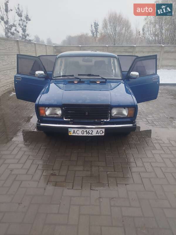Седан ВАЗ / Lada 2107 2003 в Рожище