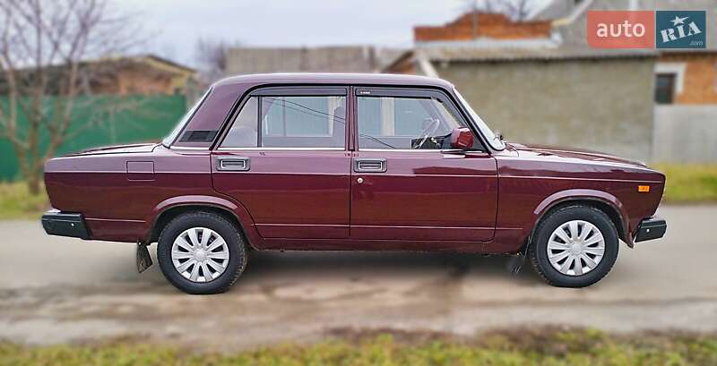 Седан ВАЗ / Lada 2107 2008 в Сумах