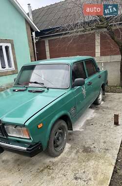 Седан ВАЗ / Lada 2107 2004 в Черновцах