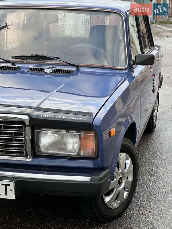 Седан ВАЗ / Lada 2107 2003 в Миколаєві