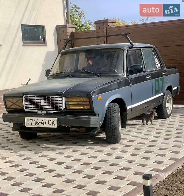Седан ВАЗ / Lada 2107 1988 в Одессе
